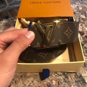 Louis Vuitton belt size 105/42 fits 34